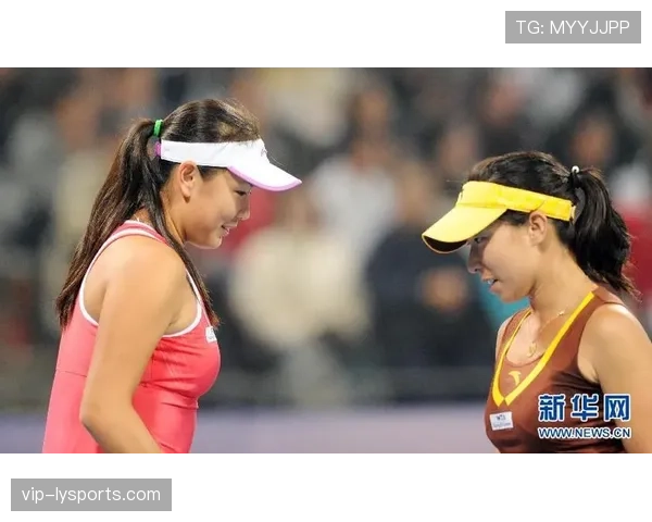 彭帅场边喝的是矿泉水，后台却摆满了顶级保养品，这差距有点让人眼红啊